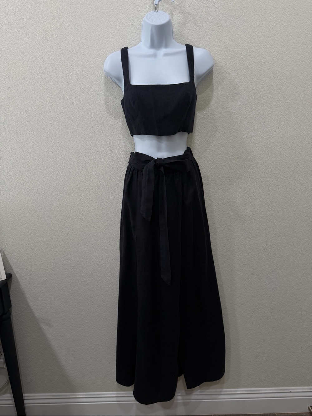 REFORMATION- Black Two-Piece  Skirt & Crop Top Set/ linen fabric
